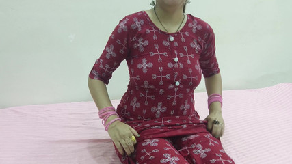 सबसे प्यारी किशोर सौतेली बहन ने जोर-जोर से कराहने और हिंदी में बात करने के साथ पहला गुदा मैथुन किया