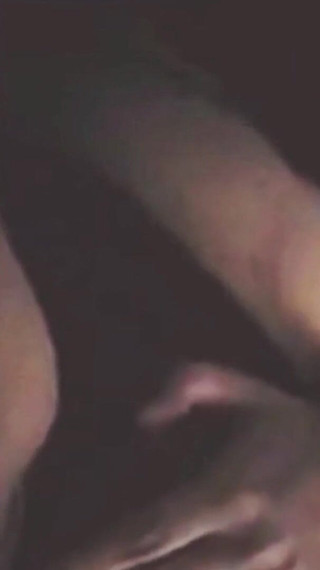 अपना हॉट और सेक्सी शरीर दिखा रहा हूँ