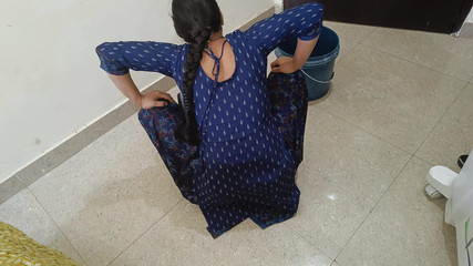 युवा भारतीय देसी गाँव की सौतेली बहन सौतेले भाई के साथ कठिन मुख-मैथुन की कोशिश कर रही थी