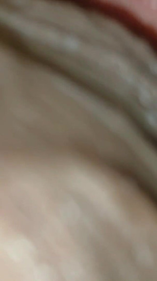 मेरी सौतेली बहन मुझे अपने सेल फोन पर कुछ चीजें दिखाती है और मुझे तब तक गर्म करना शुरू कर देती है जब तक कि मैं जोर-जोर से चोदने न लग जाऊं