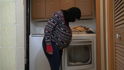 पति के काम पर जाने से पहले भारतीय मुस्लिम देसी पत्नी की क्रीमयुक्त चुदाई