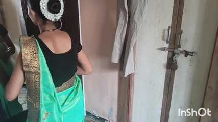 भारतीय पत्नी हरी साड़ी में तैयार हो रही है। भाग ---- पहला
