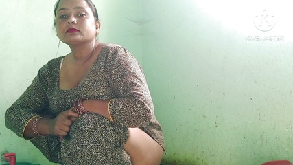 सौतेले चचेरे भाई के साथ शौचालय में देसी लड़की की चुदाई