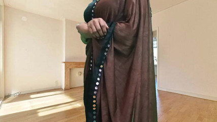 देसी भाभी को लंड पिलाया और झोपड़ी बनाकर छोड़ दिया