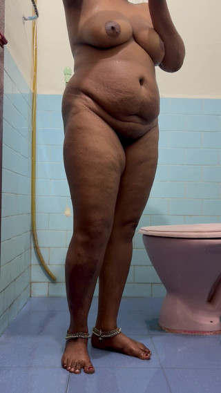 अंजना स्वादिष्ट कराहती स्नान