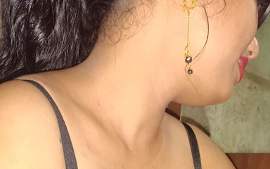 देसी सेक्सी लड़की आउटडोर फ़ोन पर बात कर रही है