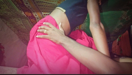 भारतीय देसी भाभी - मेरी पत्नी आज मेरे लिंग पर बैठने वाली थी लेकिन मेरे बड़े लिंग को देखने के बाद वह नीचे बैठ गई