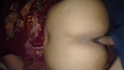 पत्नी अपने बॉयफ्रेंड से फोन पर बात कर रही है, पति ने उसकी पत्नी को पकड़ लिया और हिंदी में सेक्स और गंदी बातें करते हुए सजा दी