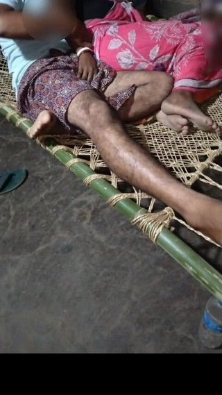 गांव की पत्नी की सवारी की स्थिति में सेक्स