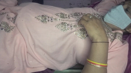 मेरी सौतेली बहन गीता कहती है कि वह सेक्स में मेरी पत्नी से बेहतर है