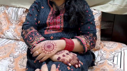 देसी इंडियन भाभी बहुत खुश थी क्योंकि भाभी के पति बहुत दिनों के बाद देश के बाहर से आ रहे थे