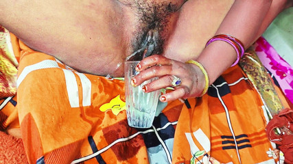 देसी गाँव भाभी के पेशाब का स्वाद