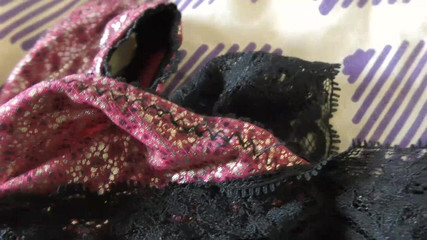 गर्म मिल्फ सूँघने और गर्म सेक्स की वीर्य से लथपथ गंदी भारतीय पैंटी