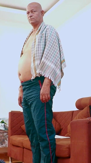 दो कामुक पत्नियों को ससुर के सामने पति द्वारा जमकर चोदा जाता है