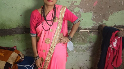 पुजारी की पत्नी को उसके गुरु ने अपना लंड चुसवाने के बाद जमकर चोदा।