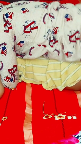 बड़े स्तन वाली 18 साल की लड़की उत्तेजित हो जाती है। मैं उसकी गांड और परफेक्ट चूत चूसता हूँ।