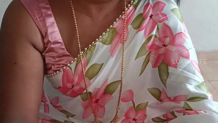 पति पत्नी को उसके बॉस के सामने चोद रहा है -1