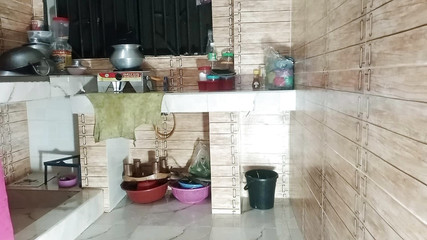 मैंने रसोई में अपनी परिपक्व पत्नी को चोदना शुरू कर दिया