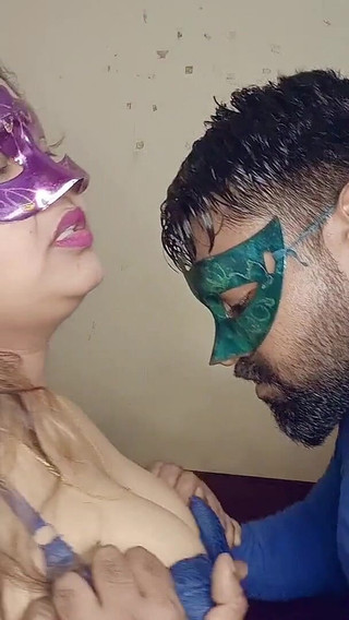 सौतेले बेटे की अनुपस्थिति में ससुर ने अपनी बहू को चोदा