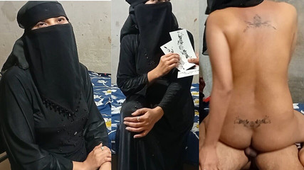 टैटू कलाकार ने मुस्लिम ग्राहक को चोदा