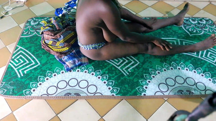 एक अफ़्रीकी के साथ भारतीय देसी