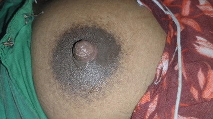 बड़े स्तन वाली पत्नी