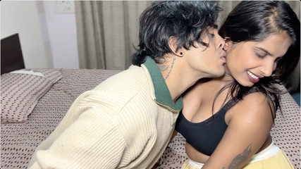 लड़की अपने बॉयफ्रेंड को होटल ले गई.