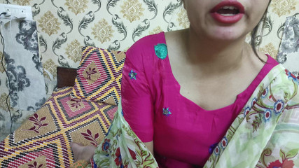 सौतेला भाई हिंदी ऑडियो सुनने के लिए अपनी छोटी सौतेली बहन की मदद चाहता है