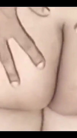 स्पष्ट हिंदी ऑडियो में मोटी भारतीय भाभी के साथ गुदा मैथुन