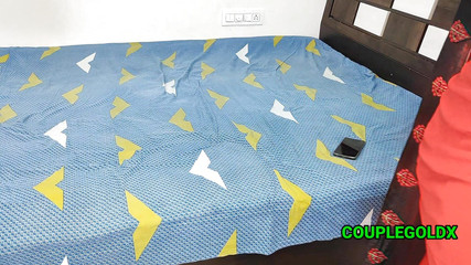 कोमल ने हेयर कट के लिए पूजा सैलून स्टाइल्स को बुलाया।