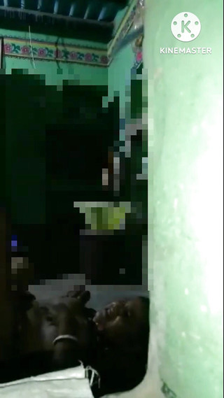 बड़ी गांड सेक्स के साथ स्थानीय सौतेली माँ