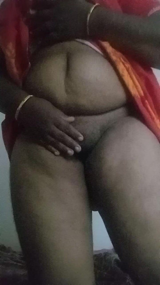 भारतीय महिला नाइटी प्रदर्शन वीडियो