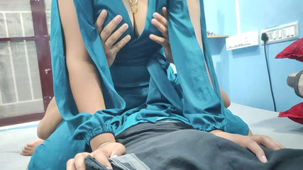 सीने पर बैठकर रोमांस