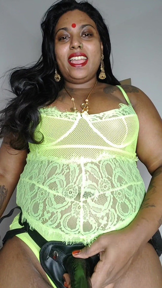 पत्नी इलारिया ने अपने दयनीय बीटा पति से शिकायत की