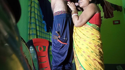 इलेक्ट्रीशियन के साथ भारतीय भाभी की गीली चूत की चुदाई