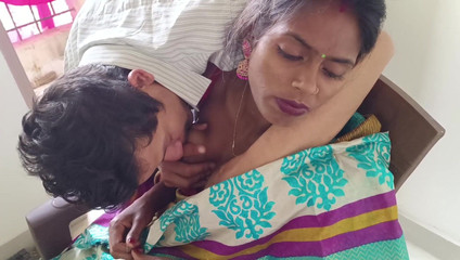 सौतेले पिता ने अपनी सौतेली बेटी का दूध निकाला और उसकी जमकर चुदाई की