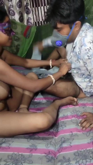 दोस्त, सौतेली बहन प्रेमी द्वारा