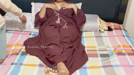 खूबसूरत भारतीय मुस्लिम हिजाबी पत्नी की कामुक प्रेम क्रीड़ा!