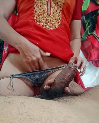 फूहड़ पत्नी अपने अतिथि कक्ष में पड़ोसी को ढूंढती है।