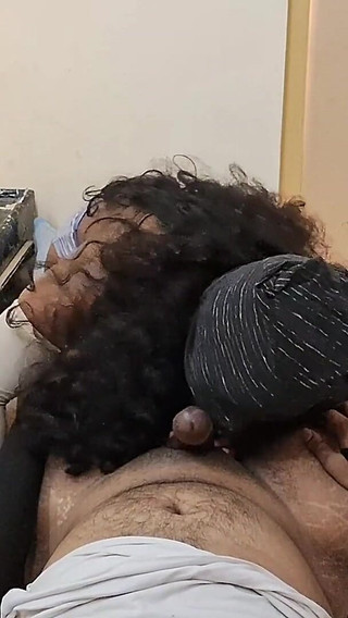 घर के मालिक के साथ भारतीय तमिल सौतेली पत्नी का सेक्स