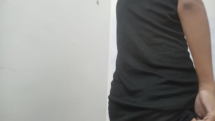 सेक्सी पंजाबी भाभी अपने बालों वाली झाड़ी दिखा रही हैं