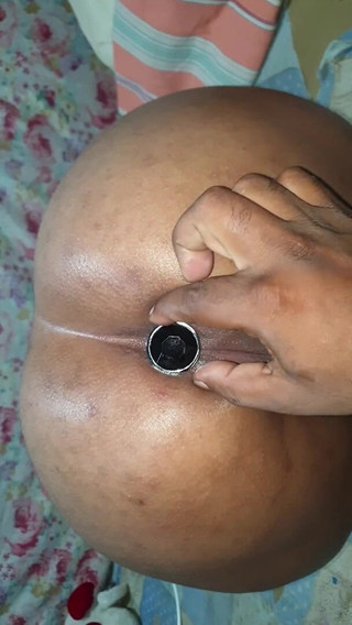 देसी घर का बना फूहड़ पत्नी बट प्लग के साथ गड़बड़