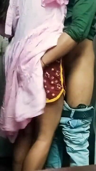 देसी टीचर और यंग गर्ल स्टूडेंट का वायरल वीडियो