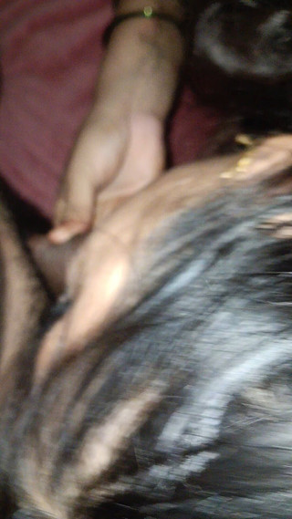 पति के काम पर चले जाने के बाद एक पड़ोसी ने चूमा - पूनमरांडी143