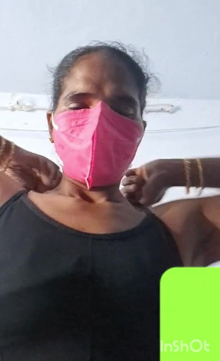 वीडियो में गांव का न्यूड शो