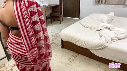 सेक्स के साथ भाभी की पीठ का अहसास खत्म हो गया