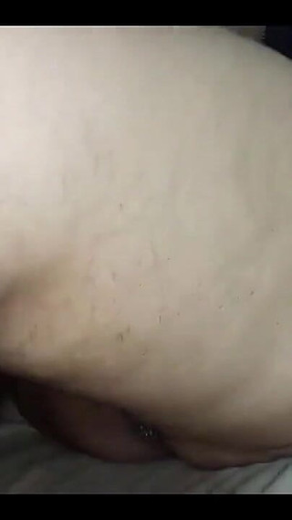 बालों वाली बगल वाली चूत को चोदते समय भारतीय चूत के पादने की आवाज सुनें