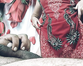 खूबसूरत मिल्फ अजनबी पर टूट पड़ती है