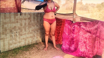 देसी भारतीय सौतेली माँ को बाहर चोदा