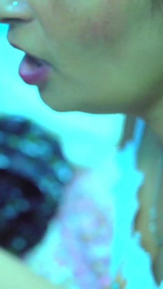 छुट्टी के दिन मसाज पार्लर में त्रिगुट चुदाई